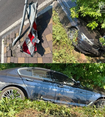 На Волині водій BMW влетів у дорожні знаки та з'їхав у кювет