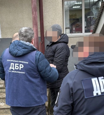 Обіцяв за гроші знімати чоловіків з розшуку: на Буковині судитимуть посадовця ТЦК