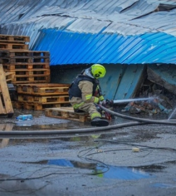 На Одещині росіяни влучили балістикою по складу з туалетним папером та спалили поле пшениці