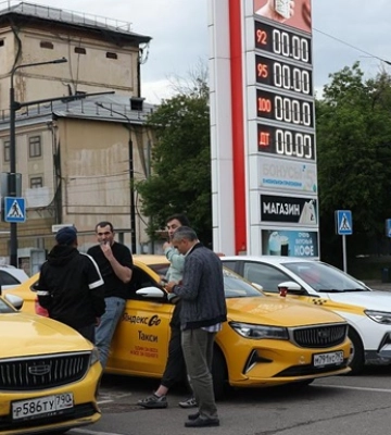 Ціни на бензин у Росії подолали психологічний рубіж