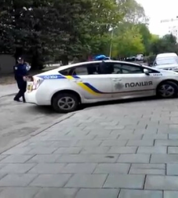 Стрілянина у Львові: чоловік з авто відкрив вогонь по житлових багатоповерхівках
