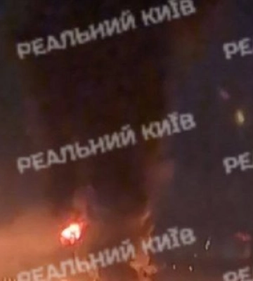 Горить дах багатоповерхівки у Голосієвському районі, у Деснянському - руйнування в будинку, заблоковано людей (оновлено)