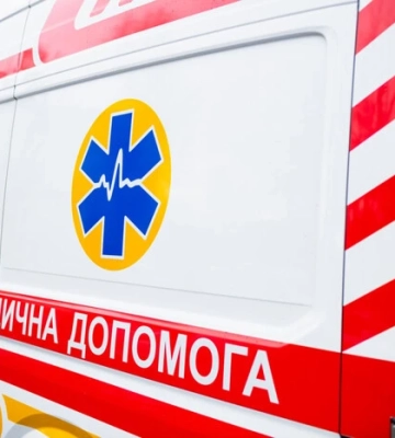 В Киеве в результате атаки рф повреждена подстанция скорой помощи: пострадали медики