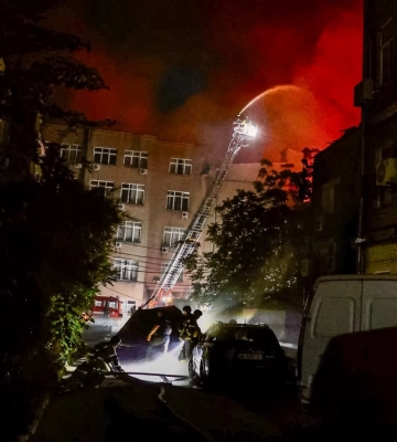 Масштабна атака на Київ: руйнування в багатьох районах столиці, ДСНС оприлюднила фото наслідків