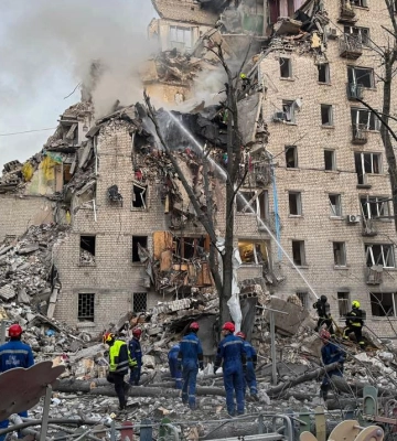 Масштабна атака на Київ: руйнування в багатьох районах столиці, ДСНС оприлюднила фото наслідків
