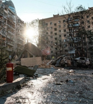 В столице перекрыт ряд улиц и изменено движение транспорта после российской атаки