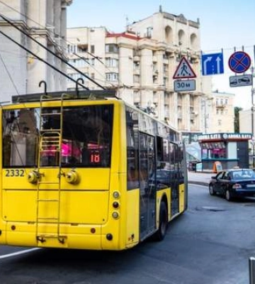 Где в Киеве после атаки перекрыто движение транспорта: в КМВА предупредили об изменениях