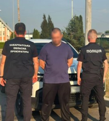Втікав два роки, але німецький капкан закрився: до Ужгорода екстрадували зухвалого наркобарона (ФОТО)