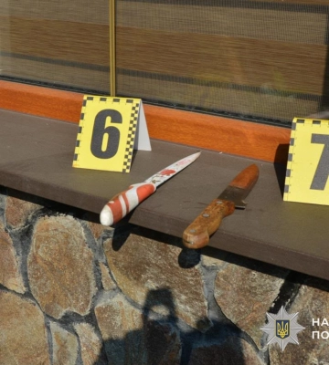 54-річний закарпатець вбив гостя, а потім намагався винести його тіло у килимі з оселі