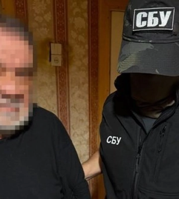 СБУ затримала іноземця-агента ФСБ, який коригував російські удари по Херсону. ФОТОрепортаж