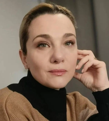 «Это её второй день рождения». Мама телеведущей Талы Калатай оказалась под завалами, укрывшись в погребе — её достали