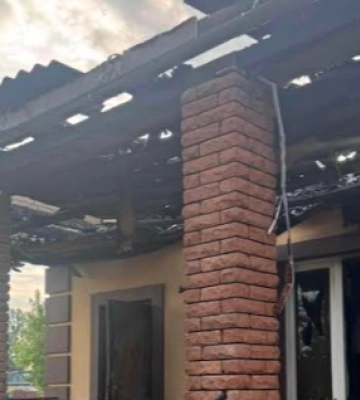 На Волині блискавка знищила будинок військовослужбовця. Родина потребує допомоги