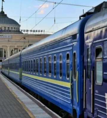 Через нічні обстріли на Закарпаття запізнюються потяги:  пасажири рейсів застрягли на довгі години