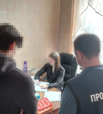 На Дніпропетровщині повідомлено про підозру трьом юнакам, які побили молодика та підлітка
