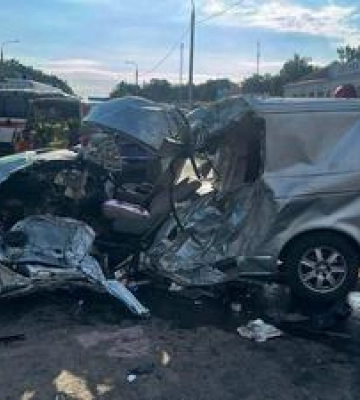 На Полтавщині рятувальники діставали людей з авто після ДТП