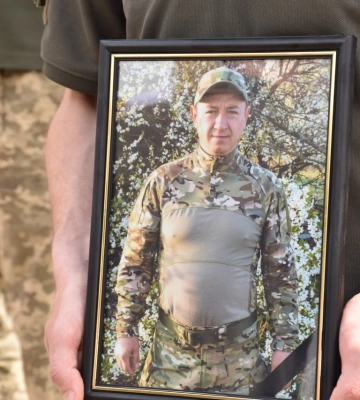 Повернувся «на щиті» через рік після загибелі: у Луцьку в останню дорогу провели Героя Володимира Андрійчука