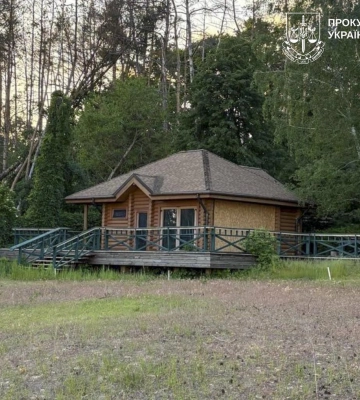 На Харківщині прокуратура через суд вимагає повернути державі 2 гектари лісу, забудованого капітальними спорудами