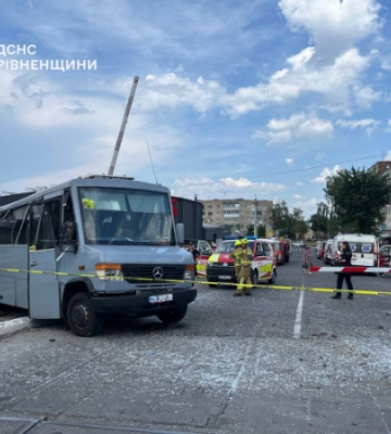 На Рівненщині потяг протаранив маршрутку з пасажирами