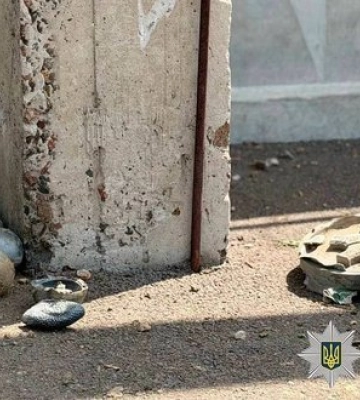 Уламки російської ракети Х-69 та 12 бойових суббоєприпасів до неї вилучили вибухотехніки в Оболонському районі Києва. ФОТОрепортаж