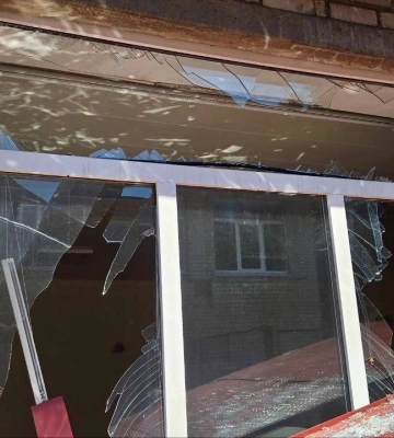 Атака по Дніпру: пошкоджено будинки і гімназію