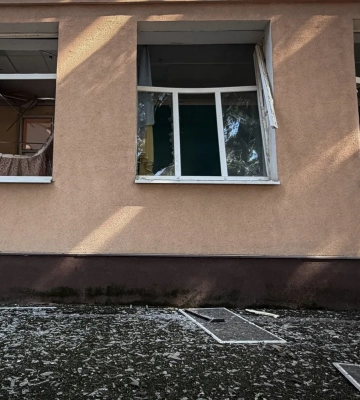 В Сумах российский КАБ повредил детское учебное заведение, ранены две сотрудницы