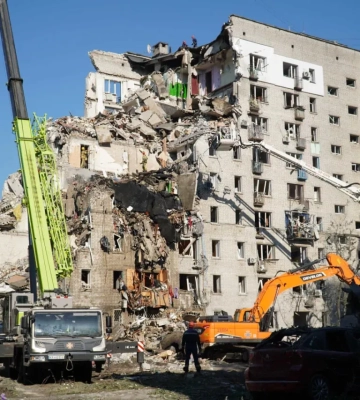 Ракетний удар по Києву, під завалами багатоповерхівки можуть бути до 9 людей