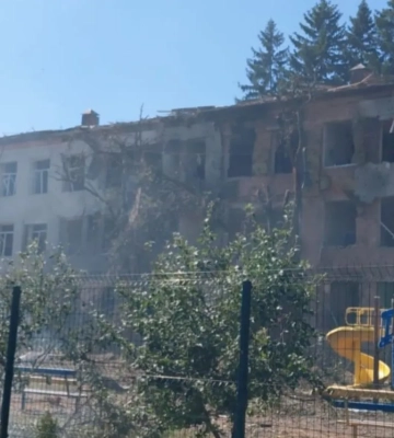У Сумах російський КАБ пошкодив дитячий навчальний заклад, поранено двох працівниць