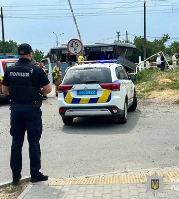 Біля Рівного поїзд врізався у маршрутку, є жертви