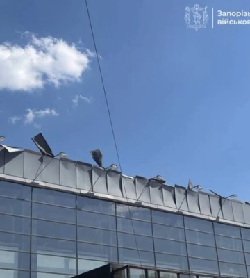 Запоріжжя: на відео потрапив момент удару по фітнес-центру