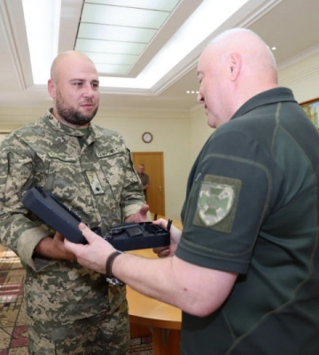 Прикордонники з Волині отримали нагородну зброю за участь у бойових діях на Донеччині та Харківщині
