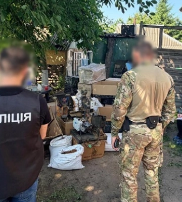 Сигарети продавали поштою по всій Україні: на Харківщині викрили підпільне виробництво