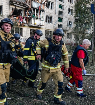 Ракетный удар по Киеву: под завалами многоэтажного дома могут находиться до 9 человек