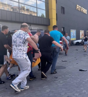 Росіяни вдарили дронами по фітнес-центру та багатоповерхівці в Запоріжжі, є постраждалі