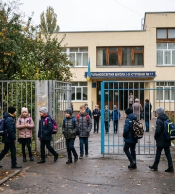 В Днепре закрывают единственную спецшколу для детей с инвалидностью: родители требуют оставить учреждение