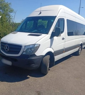 Полювання на нелегалів: на Закарпатті затримали «ліві» пасажирські Mercedes-Benz