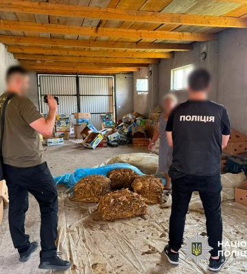 У Харкові та Києві діяло підпільне виробництво сигарет: вилучили майже пів тонни тютюну