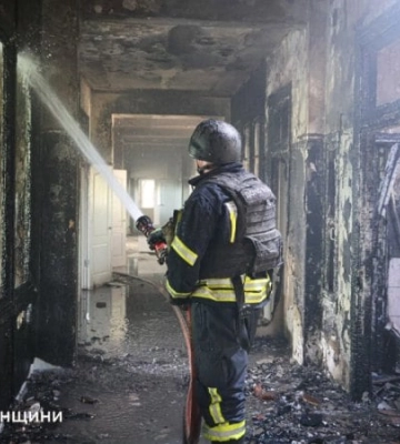 Російські війська атакували лікарню в Херсоні: постраждали медики