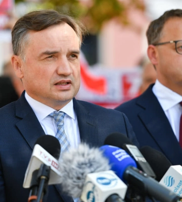 Угорщина забрала статус біженця у колишніх високопосадовців-втікачів з Польщі