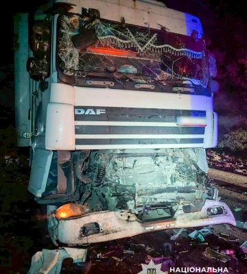 На Рівненщині у ДТП зіткнулися три вантажівки та постраждали двоє людей