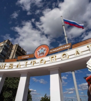 Канистра бензина на день рождения и бизнес в очередях на АЗС: почему Мелитополь могут заправлять бензином из Индии и Казахстана (видео)