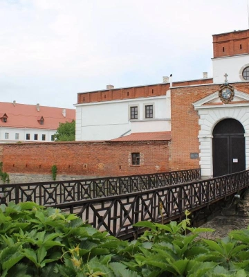 Рівненська облрада закликає Кабмін підвищити зарплати працівникам культури та профінансувати охорону спадщини