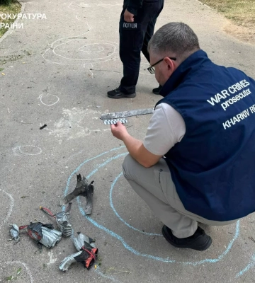 FPV-дрон на оптоволокні вдарив по багатоповерхівці у Харкові 