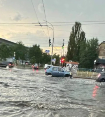 Негода на Київщині: Вишгород пішов під воду, у Києві оголошено І рівень небезпечності — відео