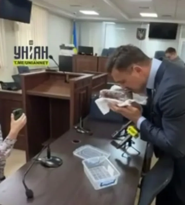 Суд поместил Тищенко под стражу с залогом в 10 млн грн: в зале он принес сало. ВИДЕО