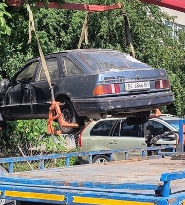 Біля Порохової вежі у Львові щезли два автомобілі. Де шукати