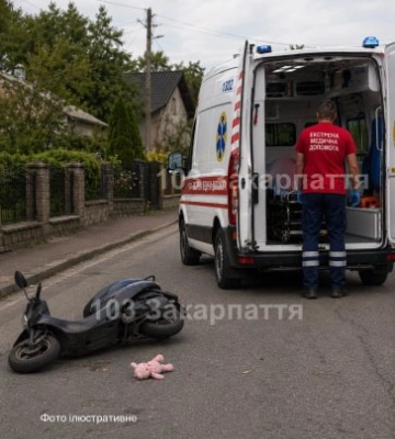 Тривожна ДТП на Закарпатті: скутер збив 3-річну дівчинку, дитину терміново госпіталізували