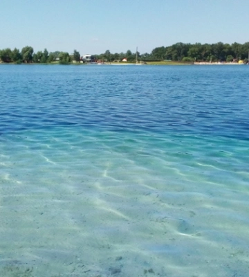 Поліція розслідує масове отруєння людей, які відпочивали на озері біля Львова