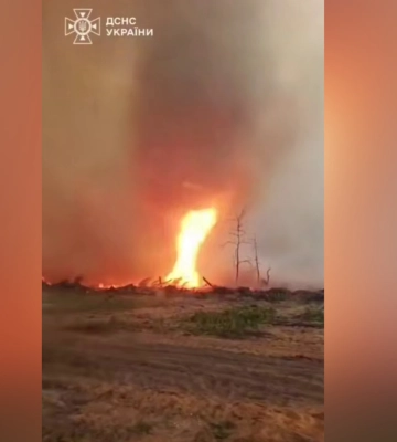 Спасатели запечатлели огненный смерч в Чернобыльской зоне