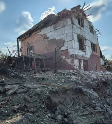 Росія вдарила авіабомбами по Сумах: поранена літня жінка, - ОВА