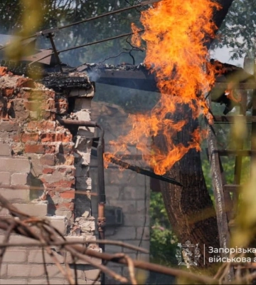 Російські війська атакували приватний сектор та підприємство у Запоріжжі: людина загинула, є поранені